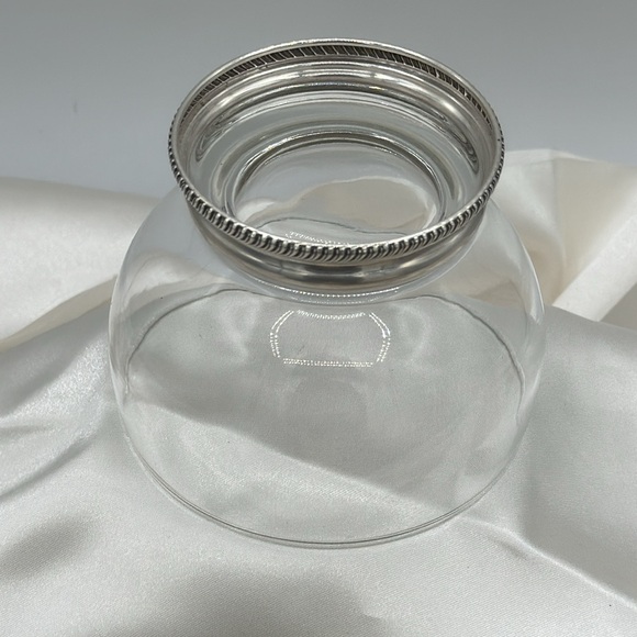 Glass Bowl/Dish with Sterling base. - Picture 3 of 4